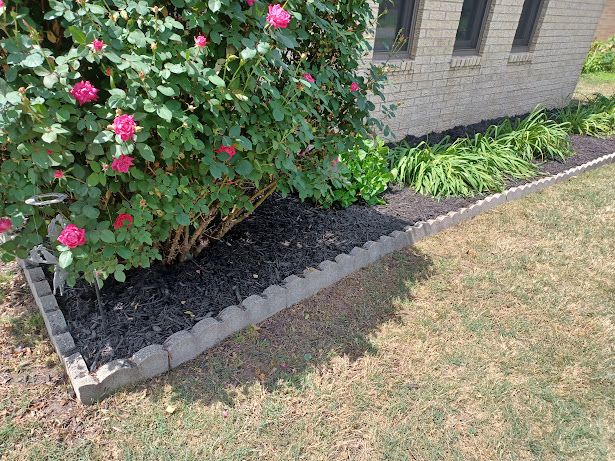 UNIVERSAL LAWNCARE gallery photo