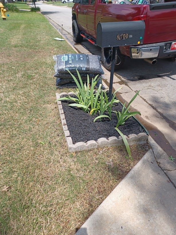 About UNIVERSAL LAWNCARE